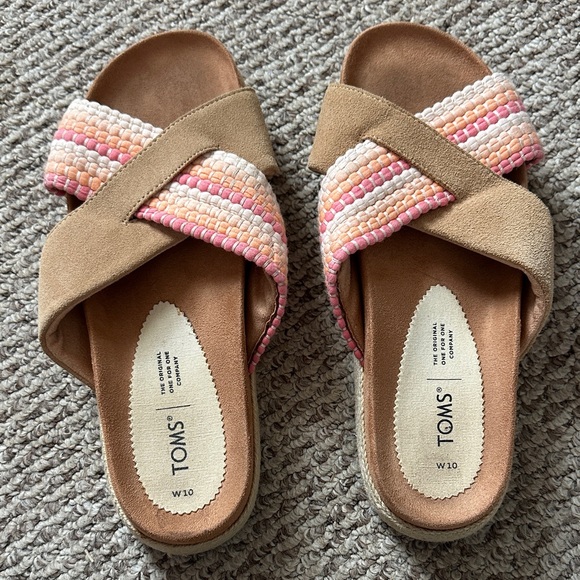 TOMS Women's Beige and Pink Crisscross Sandals - Picture 2 of 4